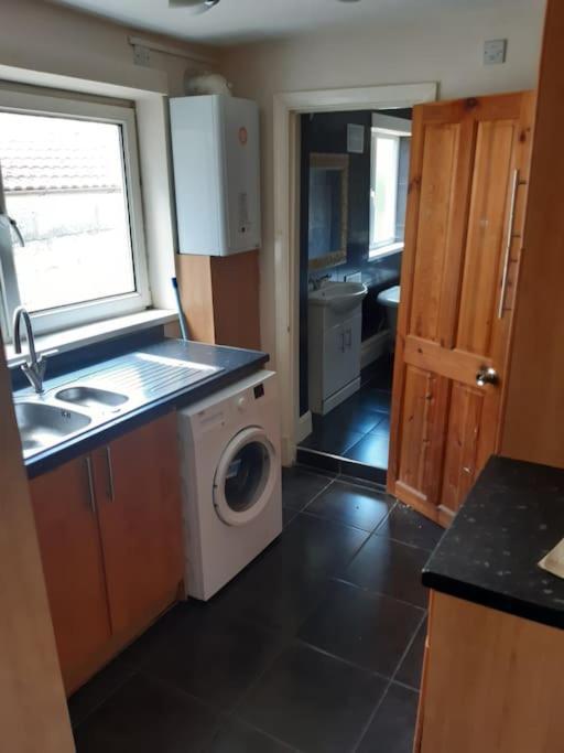 Medway Getaway - 3 Bed Home With Luxury Bathroom 查塔姆 外观 照片