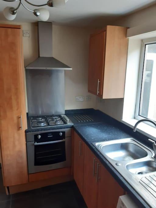 Medway Getaway - 3 Bed Home With Luxury Bathroom 查塔姆 外观 照片