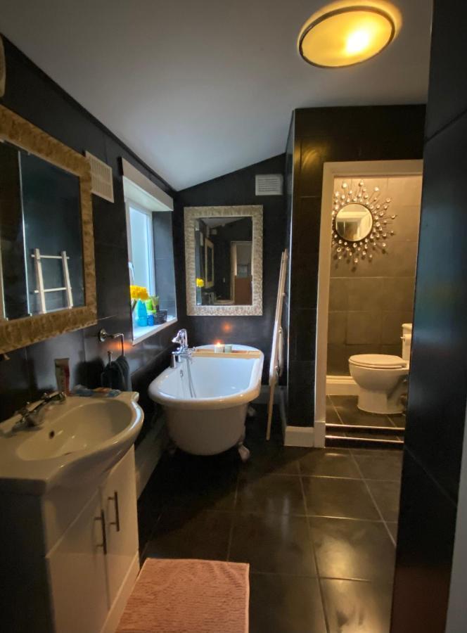 Medway Getaway - 3 Bed Home With Luxury Bathroom 查塔姆 外观 照片