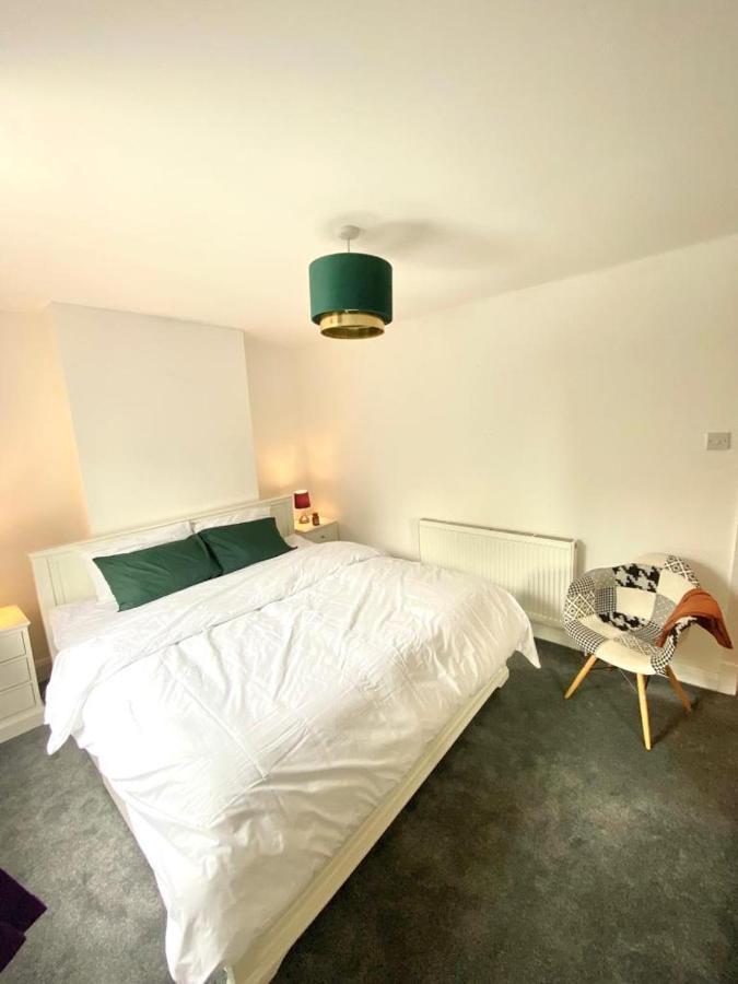 Medway Getaway - 3 Bed Home With Luxury Bathroom 查塔姆 外观 照片