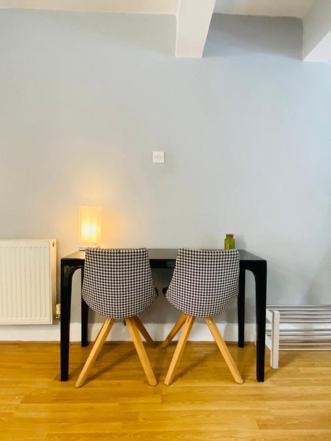 Medway Getaway - 3 Bed Home With Luxury Bathroom 查塔姆 外观 照片