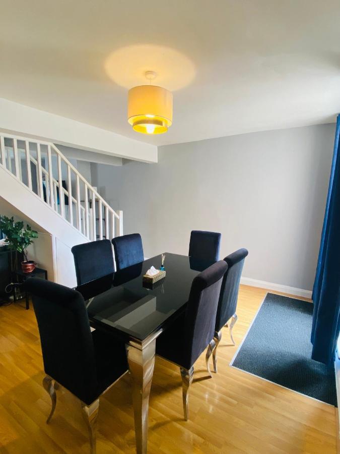 Medway Getaway - 3 Bed Home With Luxury Bathroom 查塔姆 外观 照片