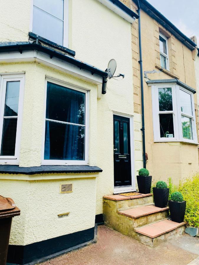 Medway Getaway - 3 Bed Home With Luxury Bathroom 查塔姆 外观 照片