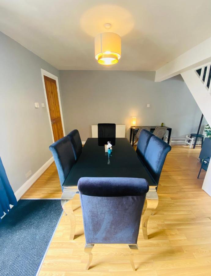 Medway Getaway - 3 Bed Home With Luxury Bathroom 查塔姆 外观 照片