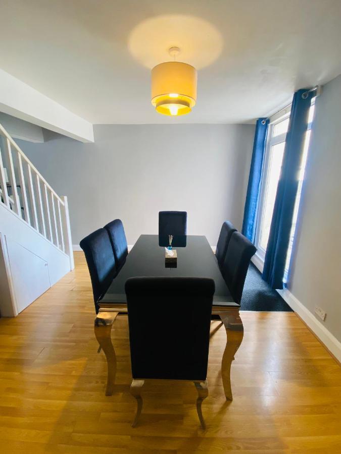 Medway Getaway - 3 Bed Home With Luxury Bathroom 查塔姆 外观 照片