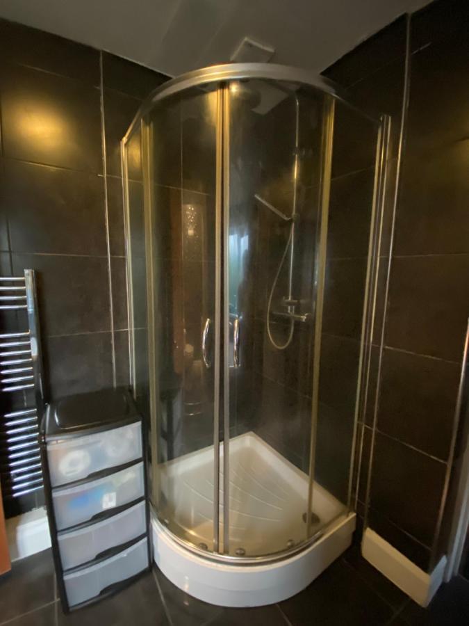 Medway Getaway - 3 Bed Home With Luxury Bathroom 查塔姆 外观 照片